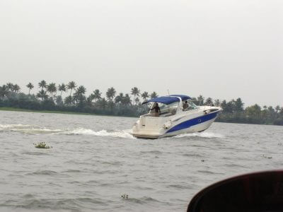 Speed boat in munnar
